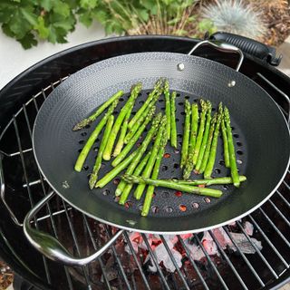 Testing the Hexclad BBQ pan at home