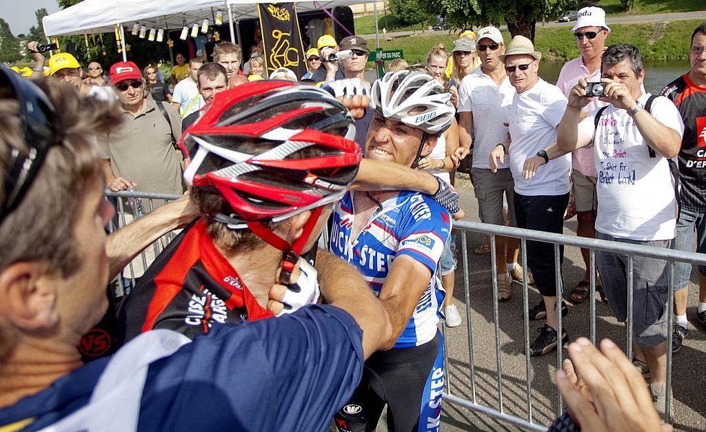 Rui Costa and Carlos Barredo fighting in the 2010 Tour de France