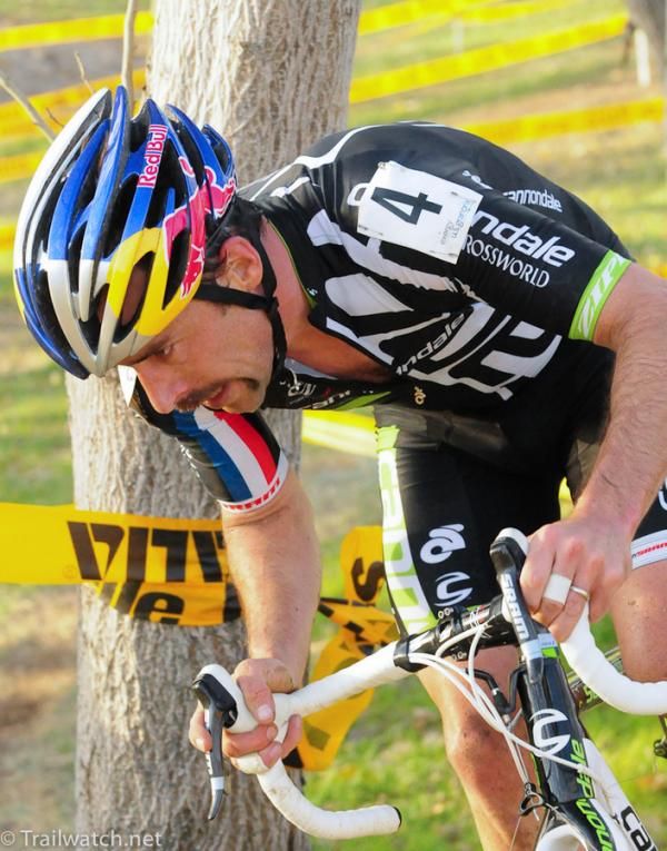 Tim Johnson (Cannondale p/b Cyclocrossworld.com) could not bridge up to the leaders after his crash