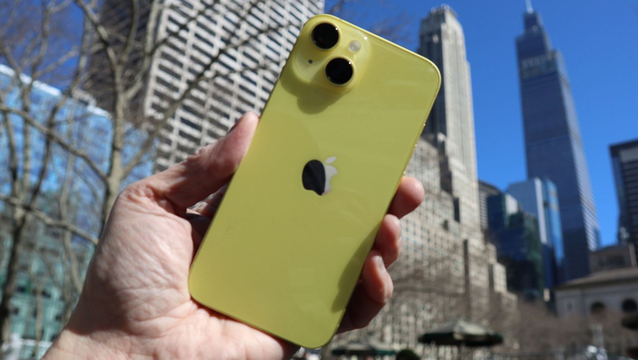 Apple iPhone 14 Yellow