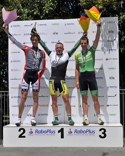 The Elite men's podium (l-r): Jeremy Vennell, Gordon McCauley and Marc Ryan.