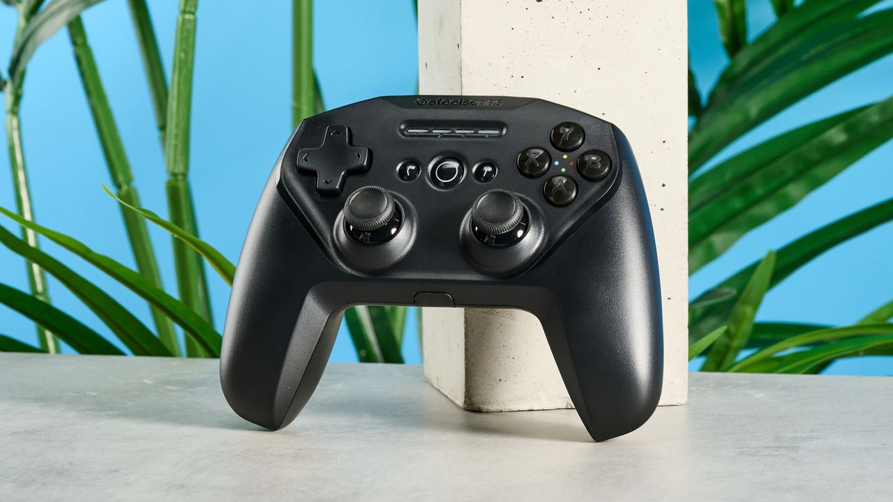 A black SteelSeries Stratus+ mobile gaming controller for Android, Windows and ChromeOS