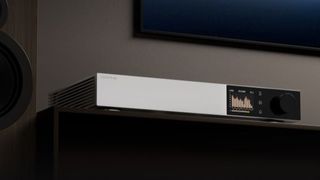 Topping D900 DAC/preamplifier in silver front panel shot 