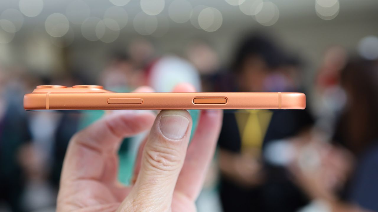 Apple iPhone 17 Pro HANDS ON