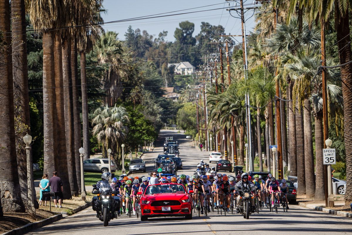 The women roll out towards the Sunset Loop.