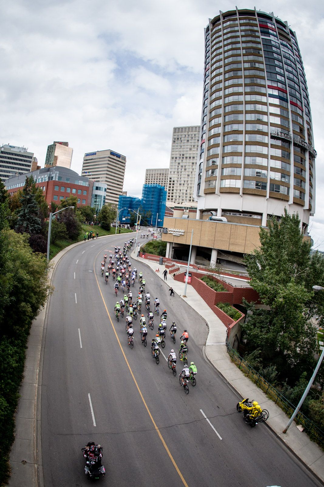 The peloton tackles todays KOM.