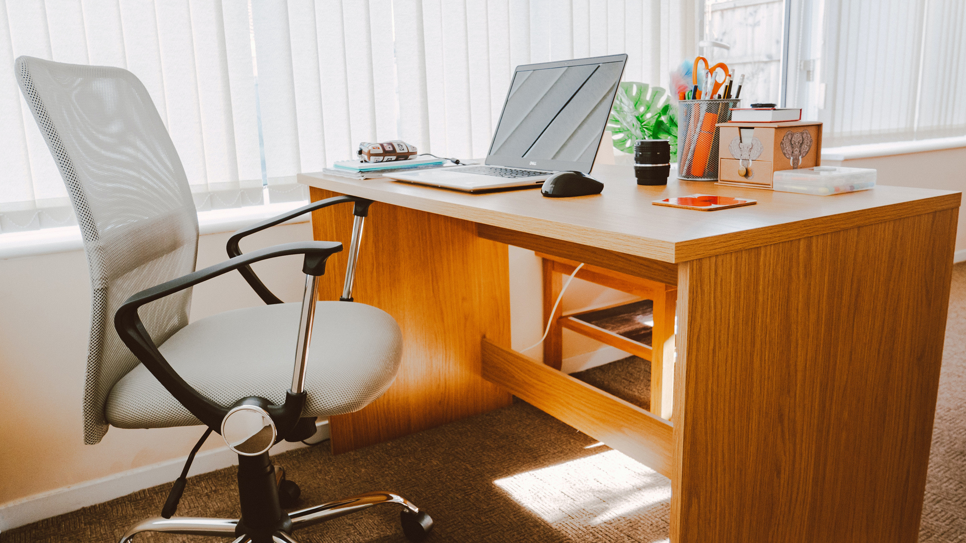 How to Choose the Perfect Ergonomic Office Chair - SOLOS
