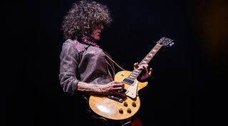 A photo of Craig Ross playing Jeff Beck's Les Paul