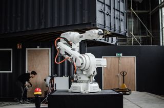 This robot arm can "print" steel objects in midair.