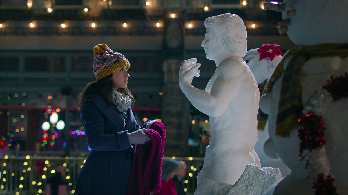 Lacey Chabert as Kathy Barrett talking to a snowman during the Netflix Christmas movie, Hot Frosty.