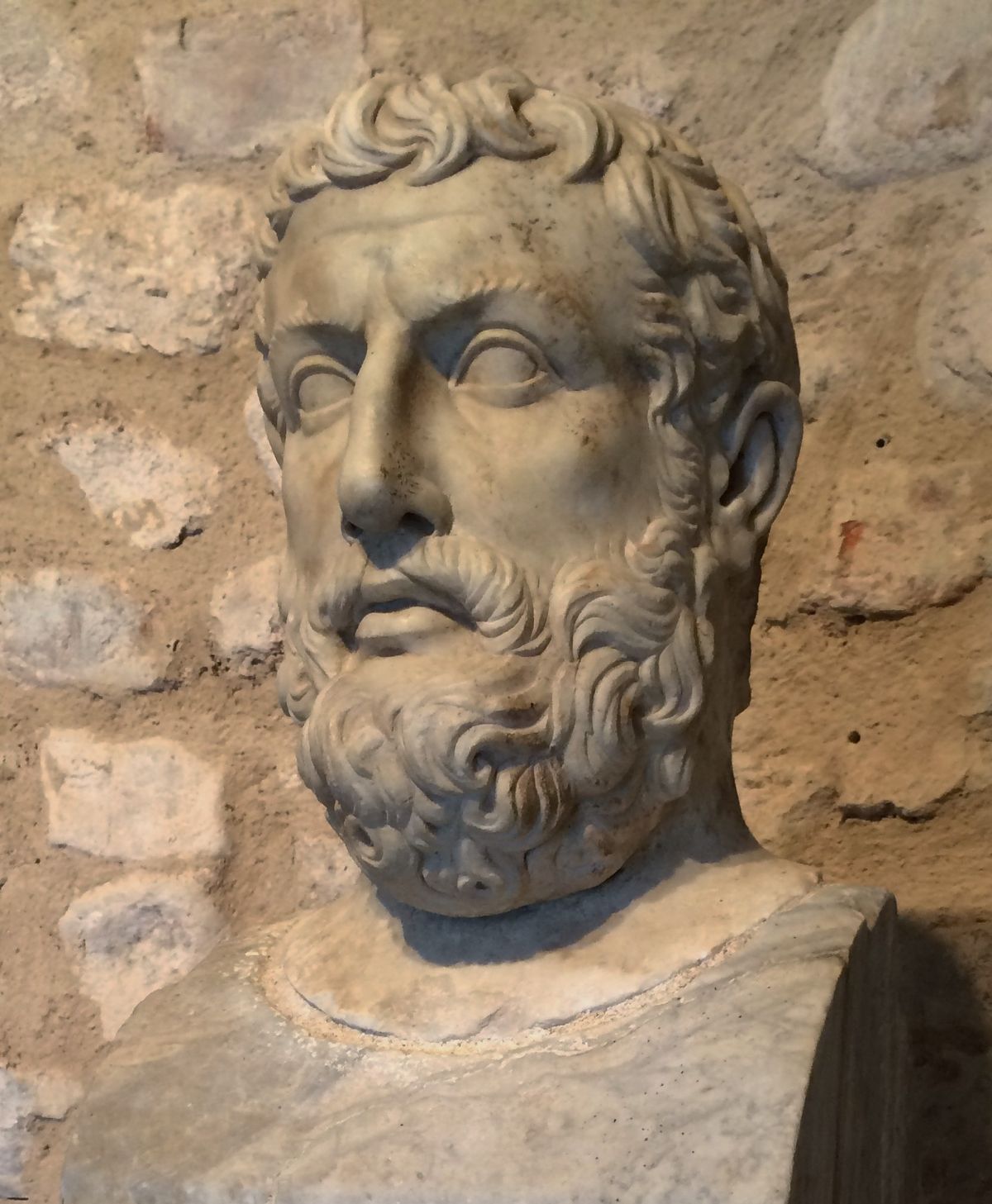 哲学家争论时间可能是一个心理的投射 A bust of the philosopher Parmenides