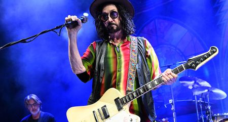 Mike Campbell addresses the crowd during a show with The Dirty Knobs.