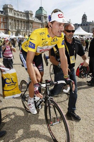 Cancellara gets a push from his team