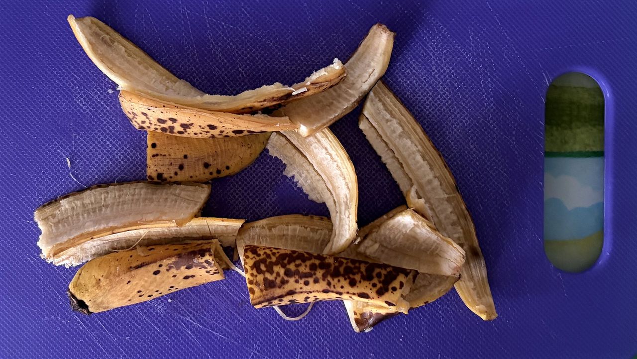 A close up of a banana peel on a chopping board