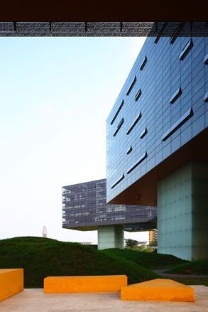 Exterior of Steven Holl’s Horizontal Skyscraper/Vanke Centre, Shenzhen, China. 