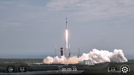 A SpaceX Falcon 9 rocket launches 29 Starlink internet satellites from Florida&rsquo;s Cape Canaveral Space Force Station on Aug. 21, 2026.