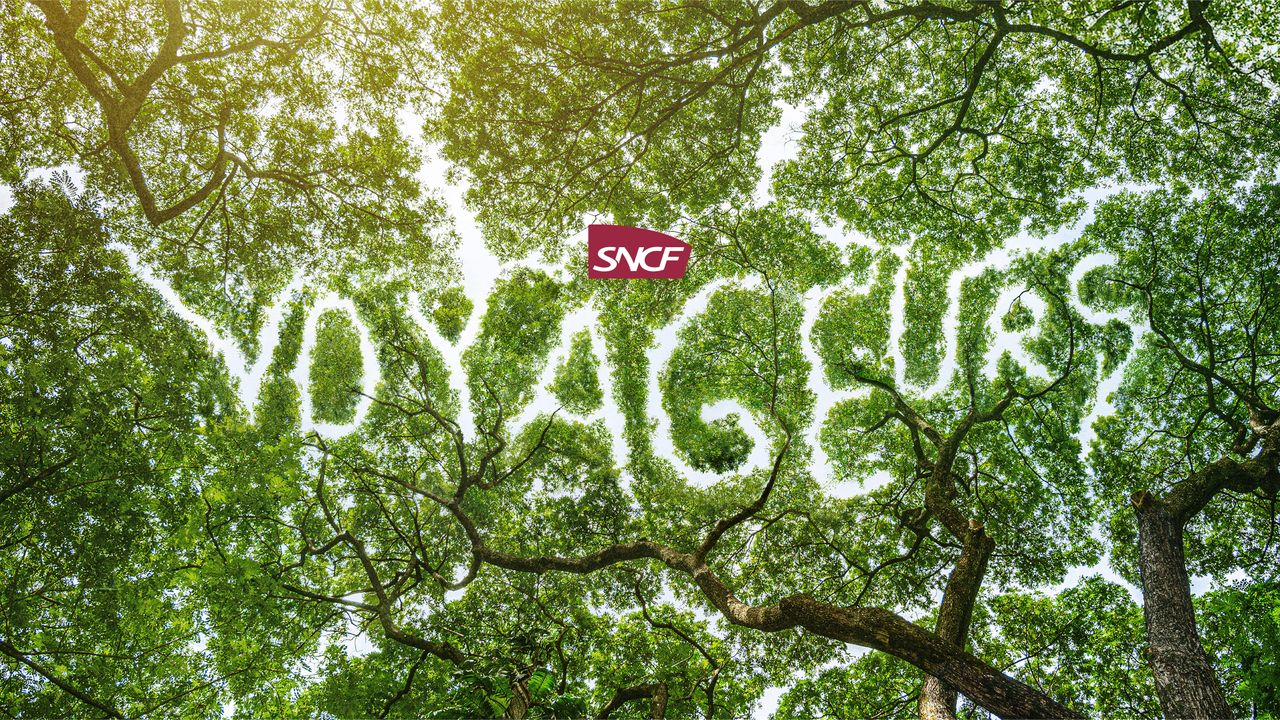 Voyageurs written as a logo