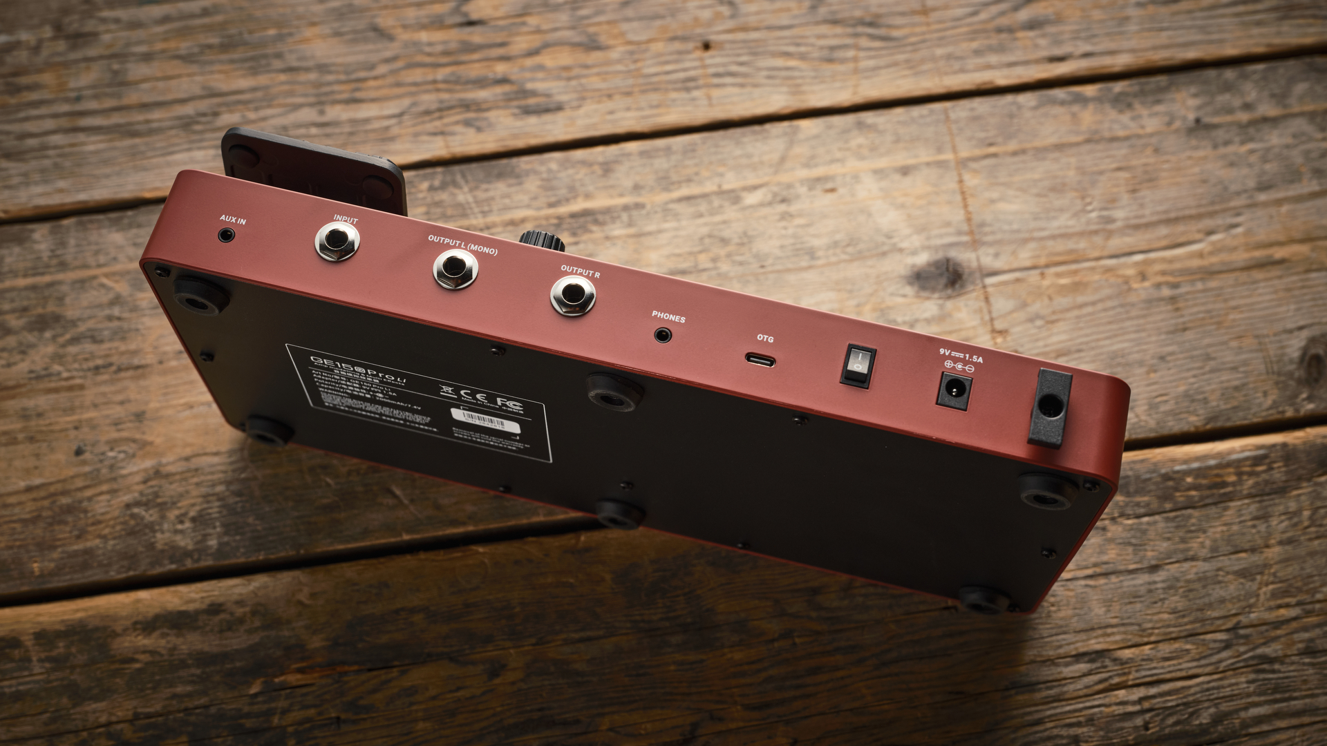 Mooer GE150 Pro li on wooden floor
