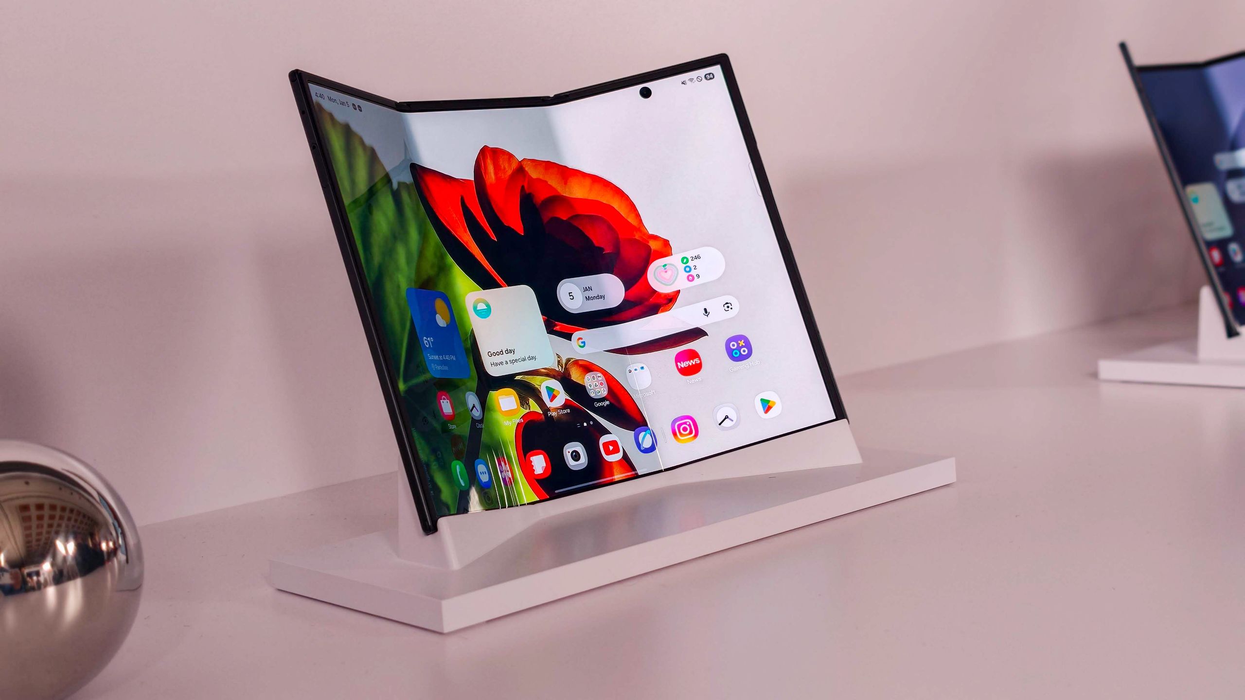  You can get hands-on with the Galaxy Z TriFold in these US stores starting today 