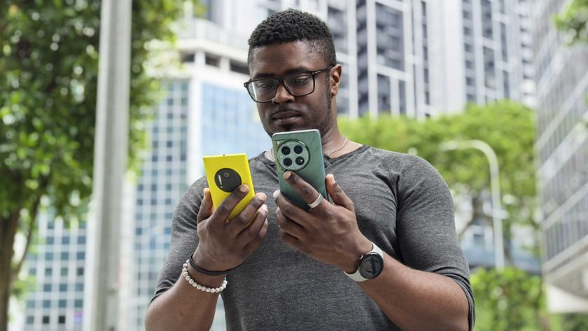 Derrek Lee holding the Lumia 1020 and OnePlus 12 in both hands