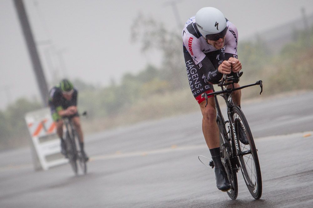 Phillip O&rsquo;Donnell (Axeon) passes a rider on the way to the finish