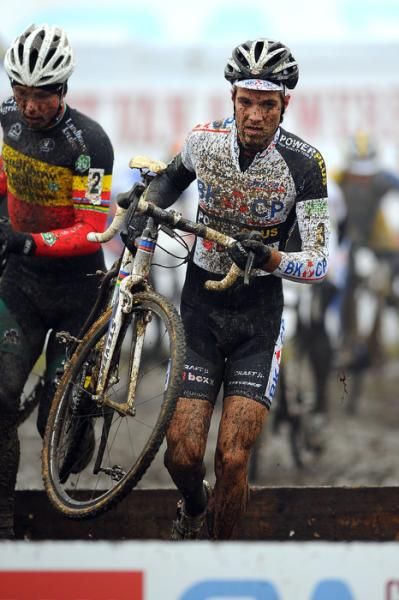 Niels Albert leads over the barriers