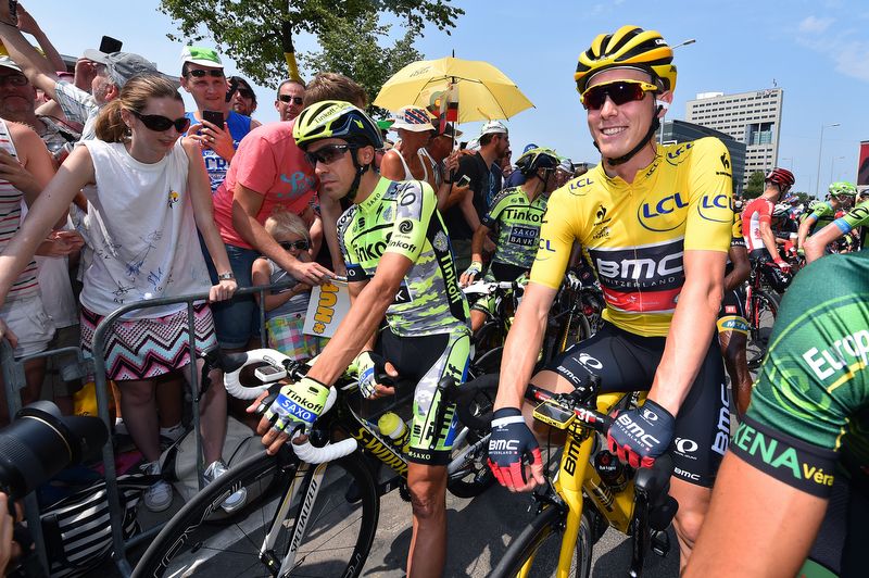 Alberto Contador and Rohan Dennis on the start line