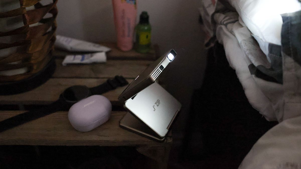 Aurzen ZIP Tri-Fold Portable Projector