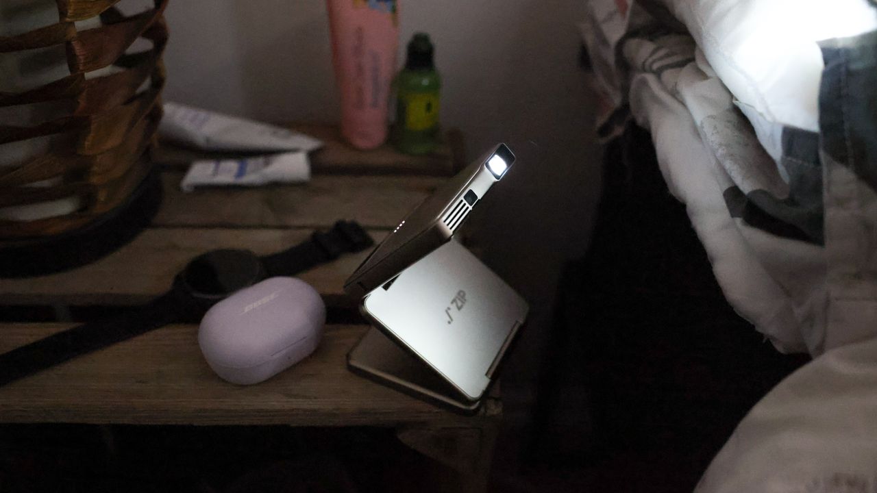 Aurzen ZIP Tri-Fold Portable Projector