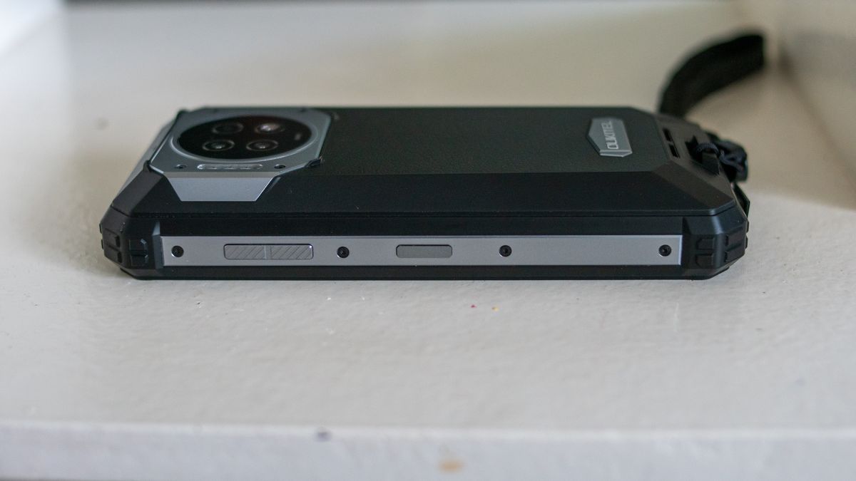 Oukitel WP19 power button and volume rocker