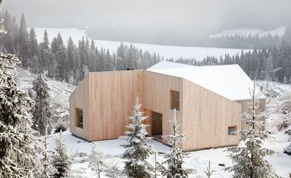 Norway and USA based Mork-Ulnes Architects redefine the contemporary cabin with a new project on Mylla Lake, outside Oslo.