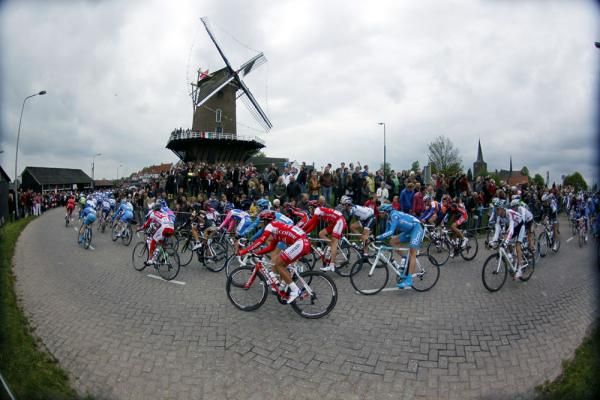 No mistaking the location as the peloton press on in stage two