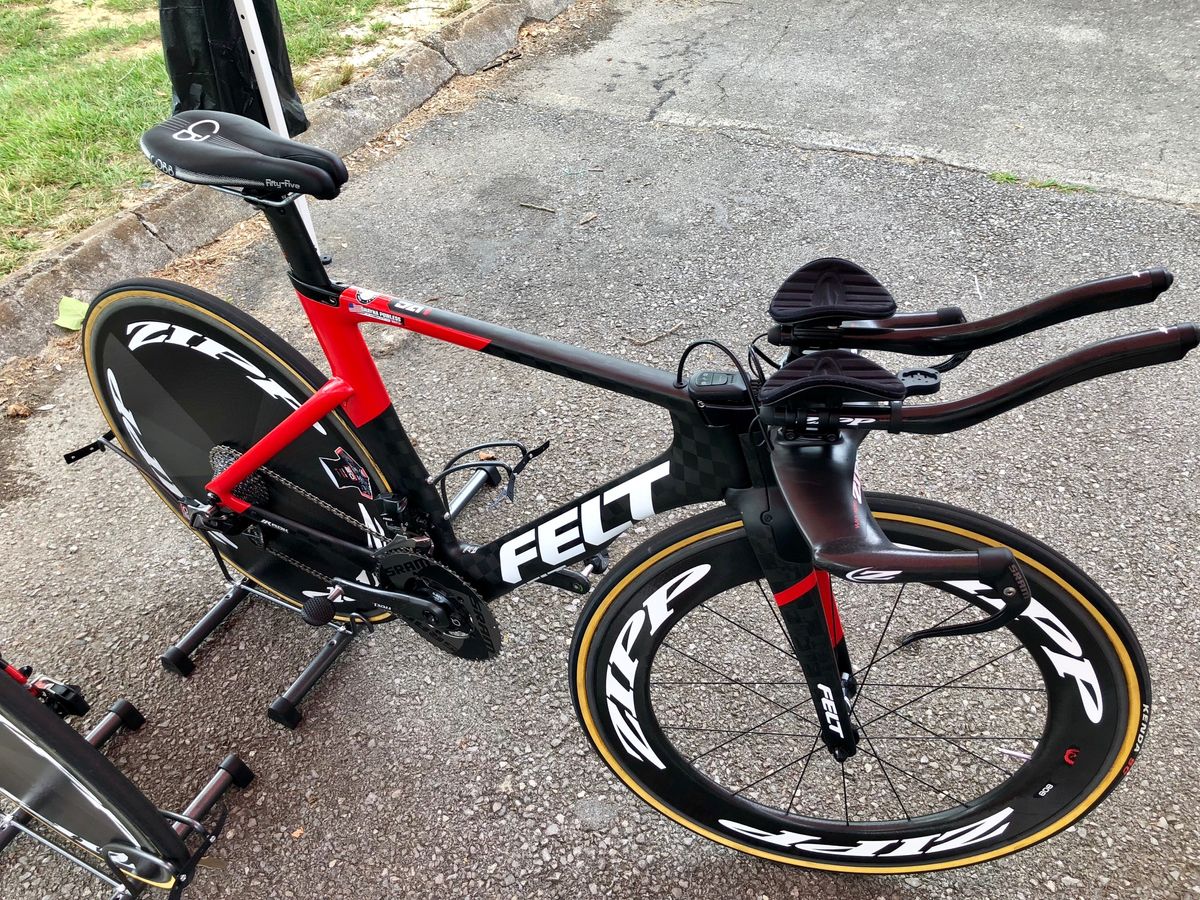 The Zipp cockpit works well with the eTap extension shift buttons, as products from the same parent company should