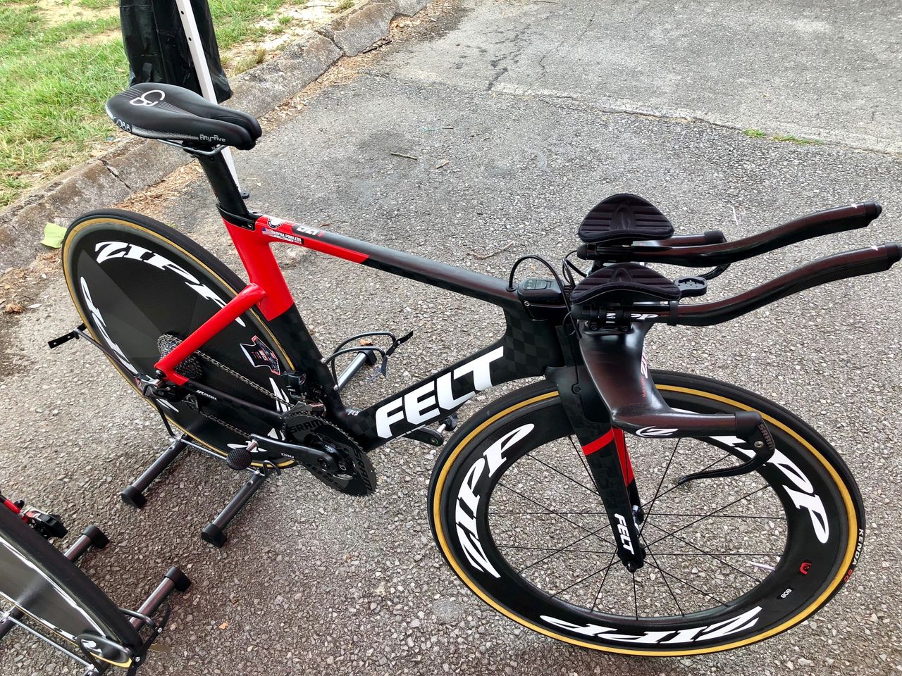 The Zipp cockpit works well with the eTap extension shift buttons, as products from the same parent company should
