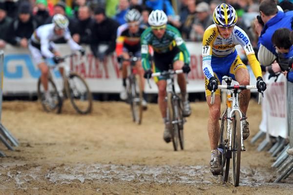 Pauwels puts the pressure on