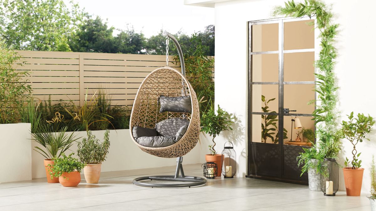 gardenline hanging egg chair b&m