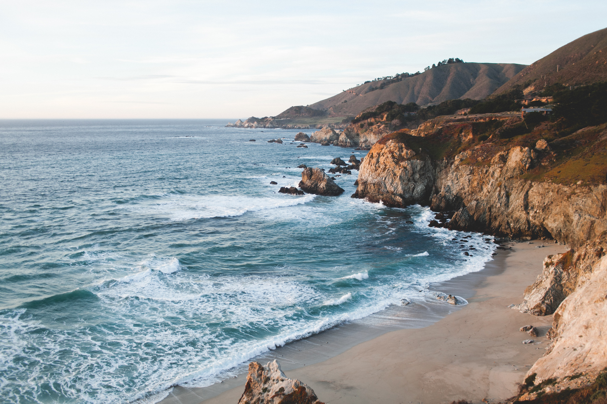 A view of the coast of Route 1, showing the pacific ocean and some serious cliffs