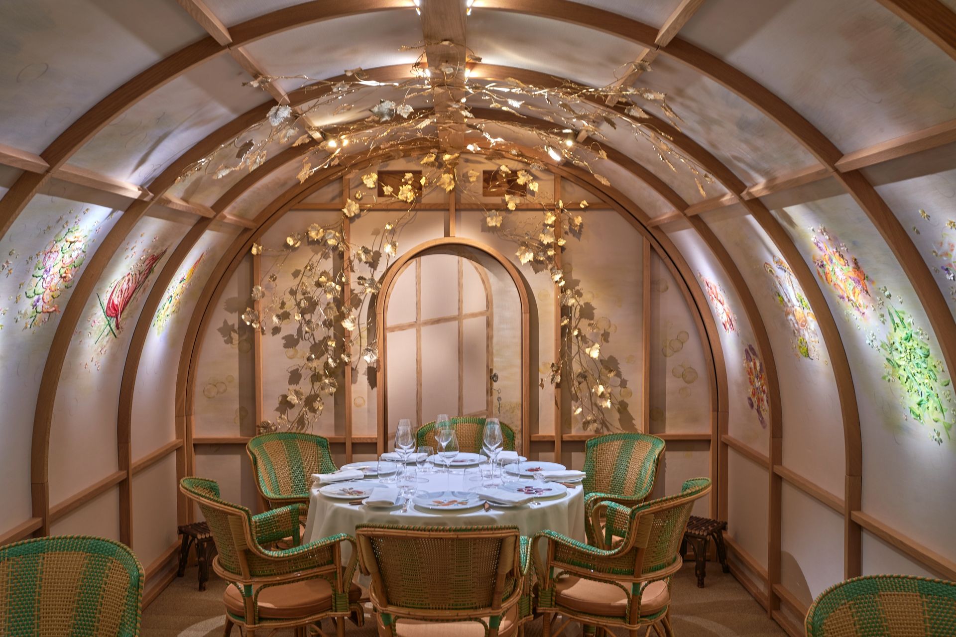 Paris tour: must-sees in the French capital this summer