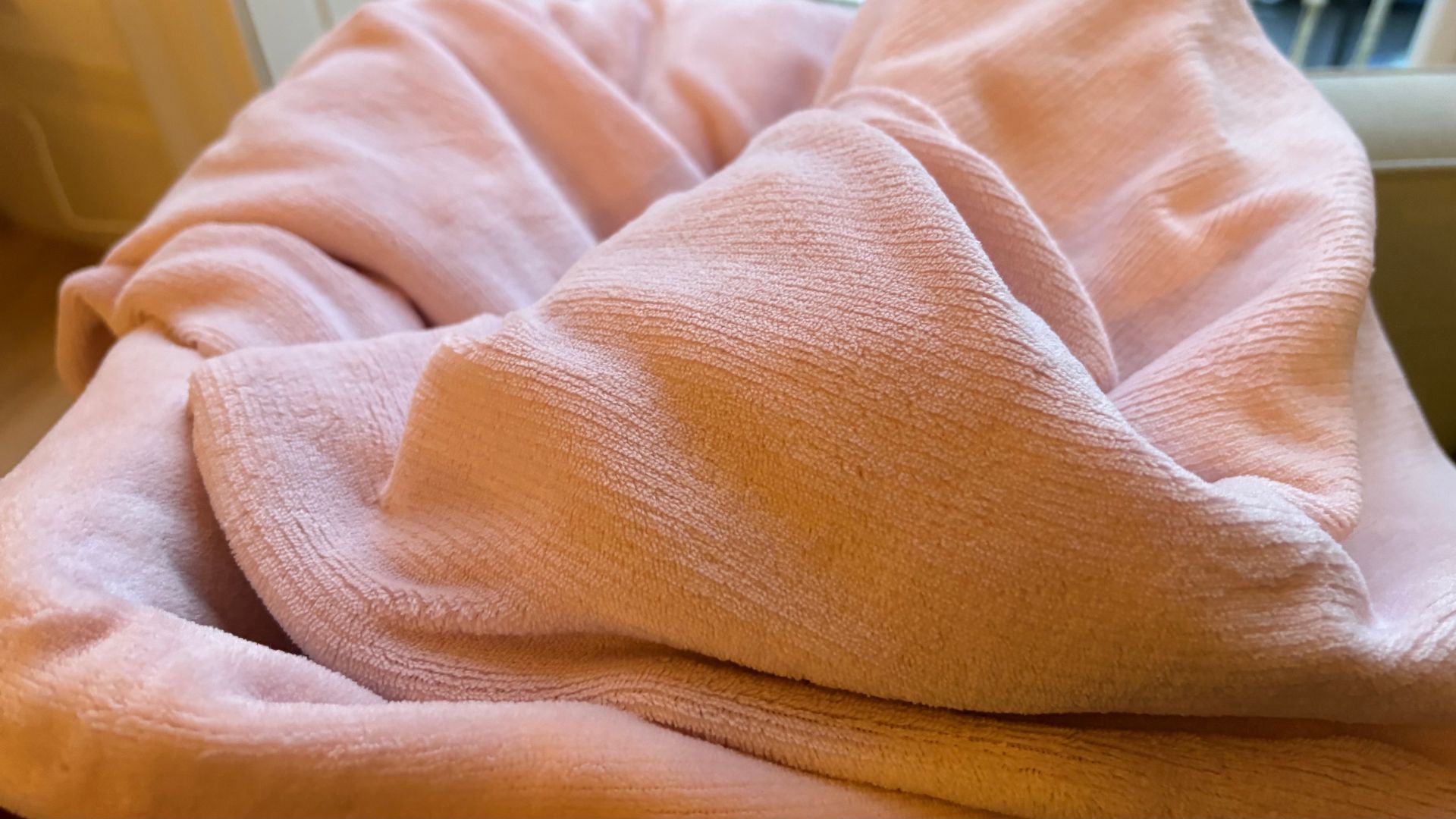 Dreamland Snuggle Up Heated Throw being tested in my home