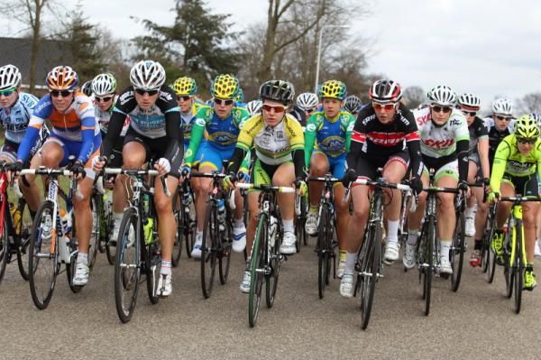 Amanda Spratt (GreenEDGE-AIS) in the Australian champion colours