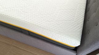Emma Zero Gravity mattress side and corner