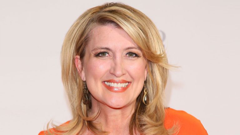 Hair, Face, Hairstyle, Blond, Chin, Eyebrow, Layered hair, Orange, Skin, Smile,