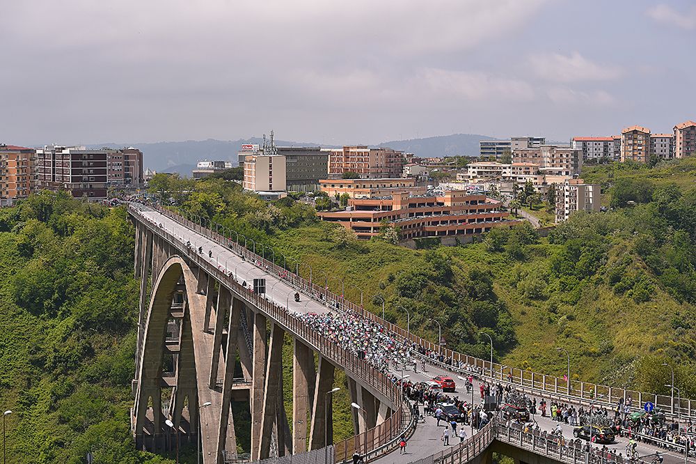 The peloton heads over bridge