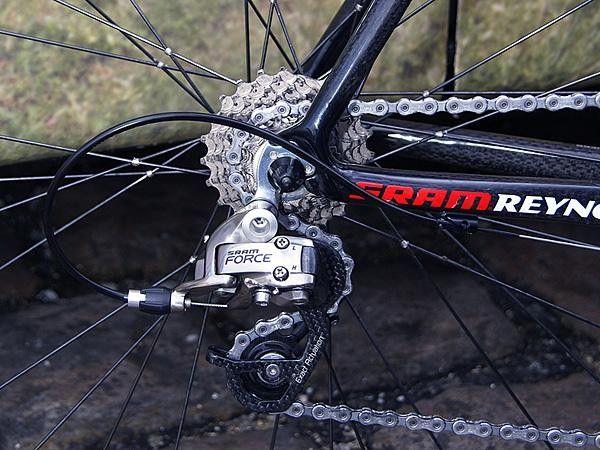 Many SRAM Red-sponsored teams ran Force rear derailleurs for some reason.