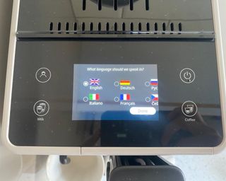 Setting up language preferences on the De'Longhi Rivelia fully-automatic coffee maker