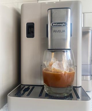 Making an iced black americano using the De'Longhi Rivelia coffee maker