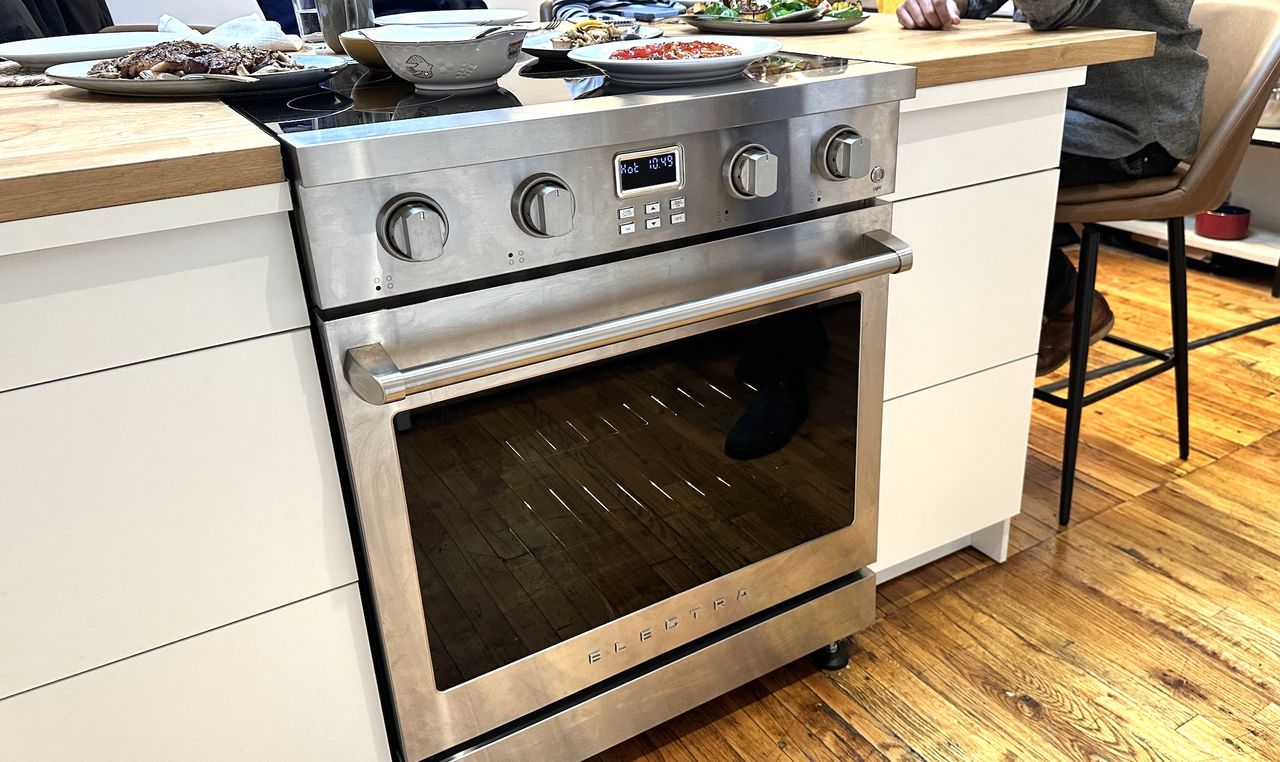 I tried out an induction stove that works even when the power goes out