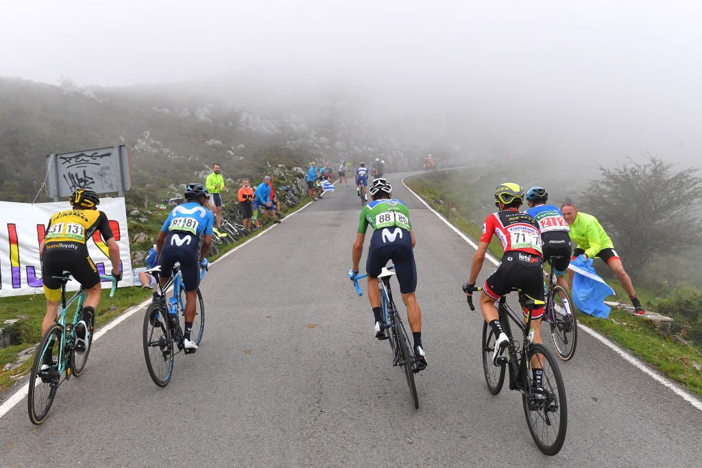 The favourites battle it out on Lagos de Covadonga