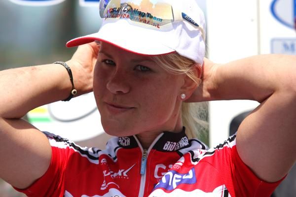 Marie Lindberg (Redsun Cycling Team) held on for third place.