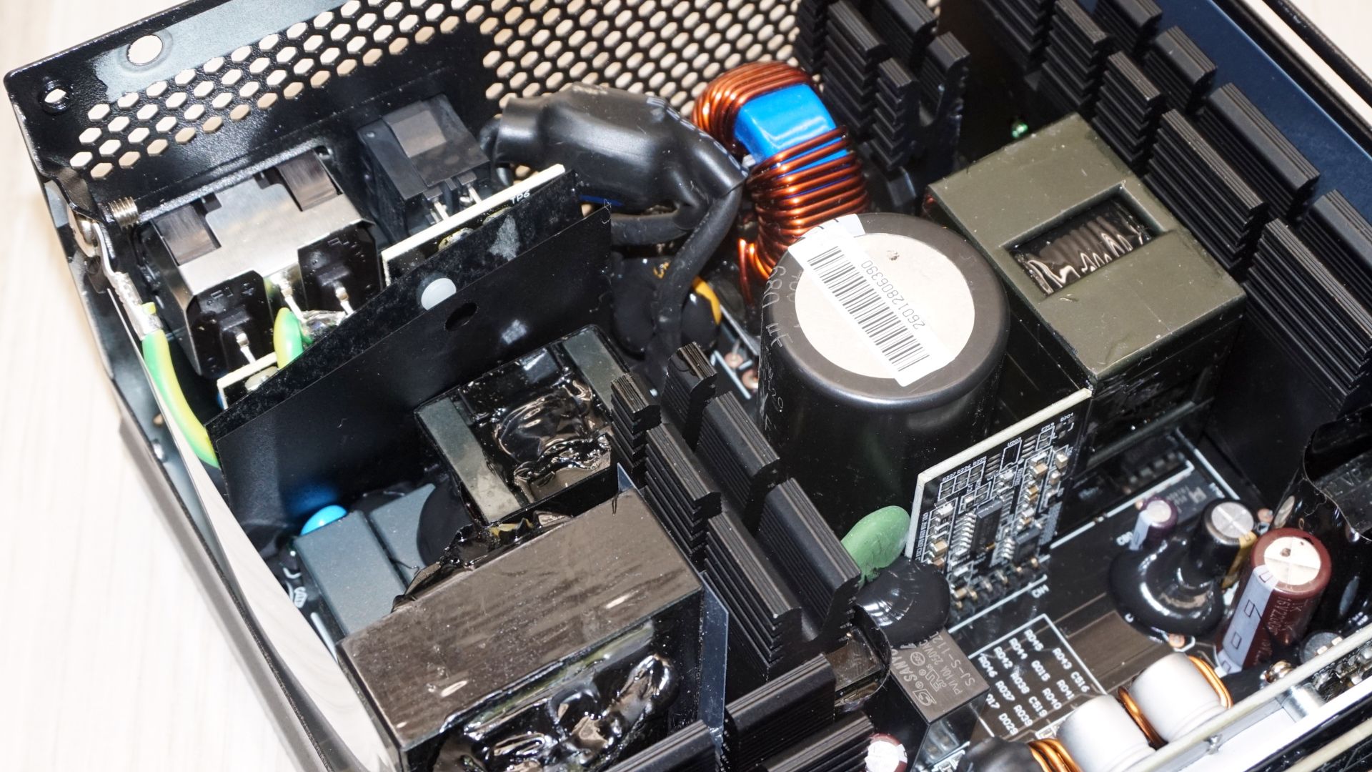 GIGABYTE 1000GM PG5 1000W